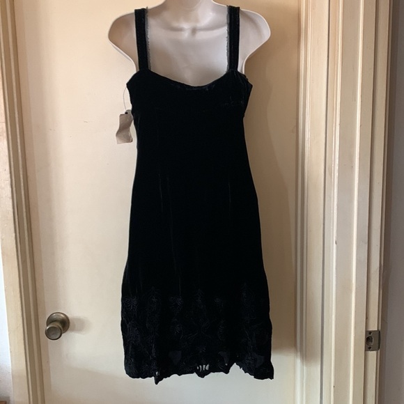 Tahari crushed black crushed velvet cocktail dress size 2 - Picture 5 of 10